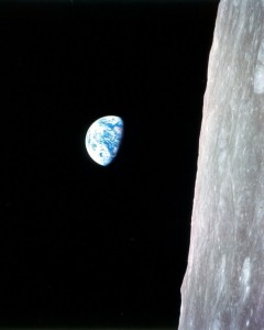 Wschód Ziemi. Zdjęcie ze statku Apollo 8.jpg