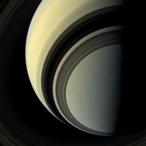 Biegun południowy Saturna -Źródło NASA.jpg