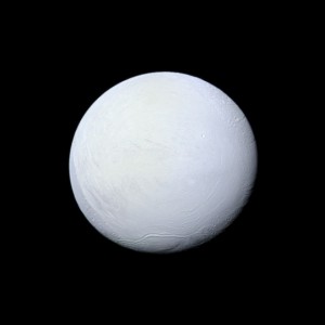 Księżyc Enceladus Źródło NASA 2.jpg
