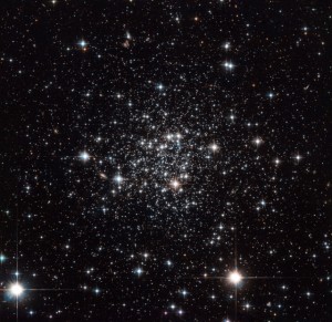 Zdjęcie gromady kulistej Terzan 7 uzyskanych przez Kosmiczny Teleskop Hubble'a.jpg