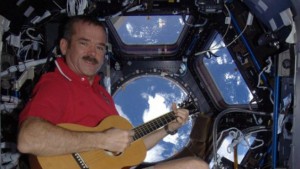 Chris Hadfield podczas pobytu na ISS.jpg