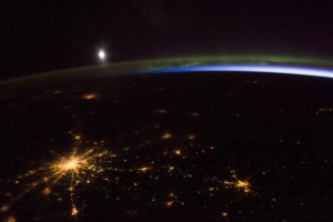 Zdjęcie wykonane podczas przelotu ISS 2 kwietnia 2014 roku.jpg