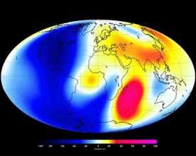 Zmiany ziemskiego pola magnetycznego zmierzone przez Swarm w ciągu ostatnich 6 miesięcy. Czerwony kolor oznacza obszary, w których pole magnetyczne się wzmacnia, zaś niebieski gdzie słabnie..jpg