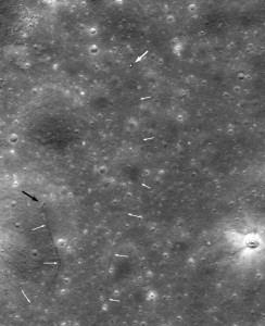 Tak wyglądają ślady Łunochoda 2, sfotografowane przez sondę LRO.jpg