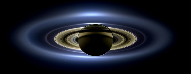 Saturn - mozaika ze zdjęć sondy Cassini, wykonanych 19 lipca 2013.jpg