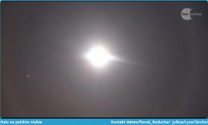 Nocne halo na niebie. Biały pierścień wokół Księżyca zachwycił Reporterów 24.jpg