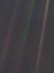 Ziemia mniejsza od połowy piksela. Pożegnalne zdjęcie Voyagera 1 ma już 25 lat.jpg