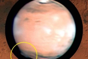 Naukowcy zaproponowali nowe wyjaśnienia tajemniczych potężnych formacji wypatrzonych na Marsie.jpg