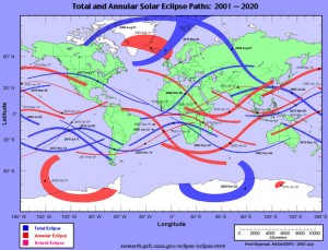 Całkowite i obrączkowe zaćmienia Słońca na świecie w latach 2001-2020.jpg
