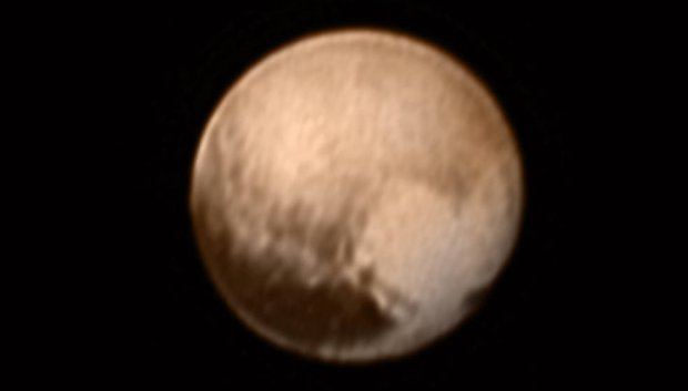 Serce, wielorybi ogon, pięciokąt... Zagadkowe struktury na zdjęciach Plutona, które przysyła sonda New Horizons5.jpg