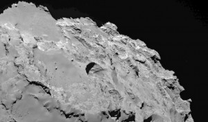 Fotografia pokazuje najaktywniejszy dół na powierzchni komety.jpg