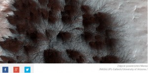 Gwiaździsty ślad lodu na Marsie.jpg