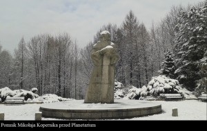 Pomnik Mikołaja Kopernika przed Planetarium.jpg