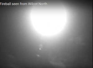 Nad Wielką Brytanią widziano przelot sporego świecącego na zielono meteoru2.jpg