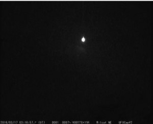 Nad Wielką Brytanią widziano przelot sporego świecącego na zielono meteoru.jpg
