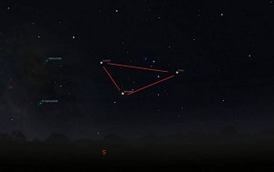 Niezwykły trójkąt na nocnym niebie.jpg