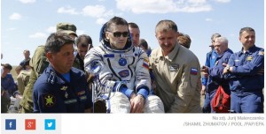 Sojuz z trzema astronautami wylądował w Kazachstanie.jpg
