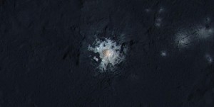 Niedawna aktywność hydrotermalna tłumaczy jasne kropki na Ceres2.jpg