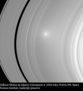 Zobacz odbicie Słońca w pierścieniach Saturna 2.jpg