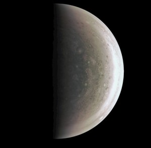 Północny biegun Jowisza nie przypomina niczego w Układzie Słonecznym3.jpg