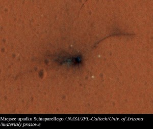 Spadochron Schiaparellego wciąż powiewa na Marsie.jpg
