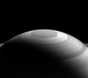 Lśniący Heksagon na zdjęciu od NASA2.jpg