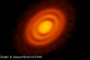 Astronomowie obserwują narodziny planet wokół odległej gwiazdy 2.jpg