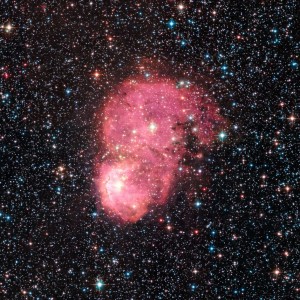 Barwne mgławice rozświetlają satelitę Drogi Mlecznej.jpg