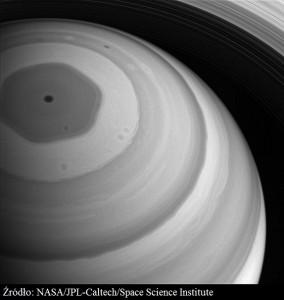 Północny biegun Saturna skąpany w świetle.jpg