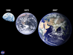 Satelitarne zdjęcia porównawcze Ziemi w latach 1968, 1972 i 2007.png