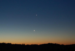 Wenus i Jowisz tuż przed świtem.png