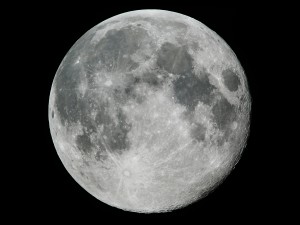Księżyc 17h po pełni 2.08.12_ED80.jpg