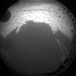 Pierwsze zdjęcia swojego cienia i gruntu wykonane przez Curiosity.png