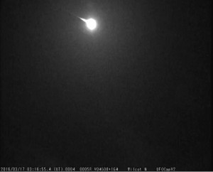 Nad Wielką Brytanią widziano przelot sporego świecącego na zielono meteoru3.jpg