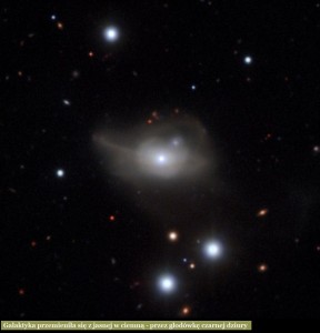 Galaktyka przemieniła się z jasnej w ciemną - przez głodówkę czarnej dziury.jpg